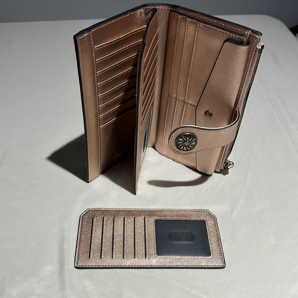 Elegant Rose Gold Women's Wallet - Picture 10 of 13